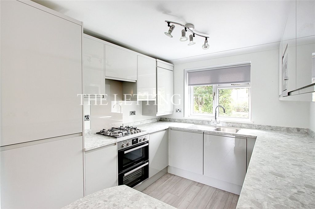 Property photo 2 of 13 Picture No. 11