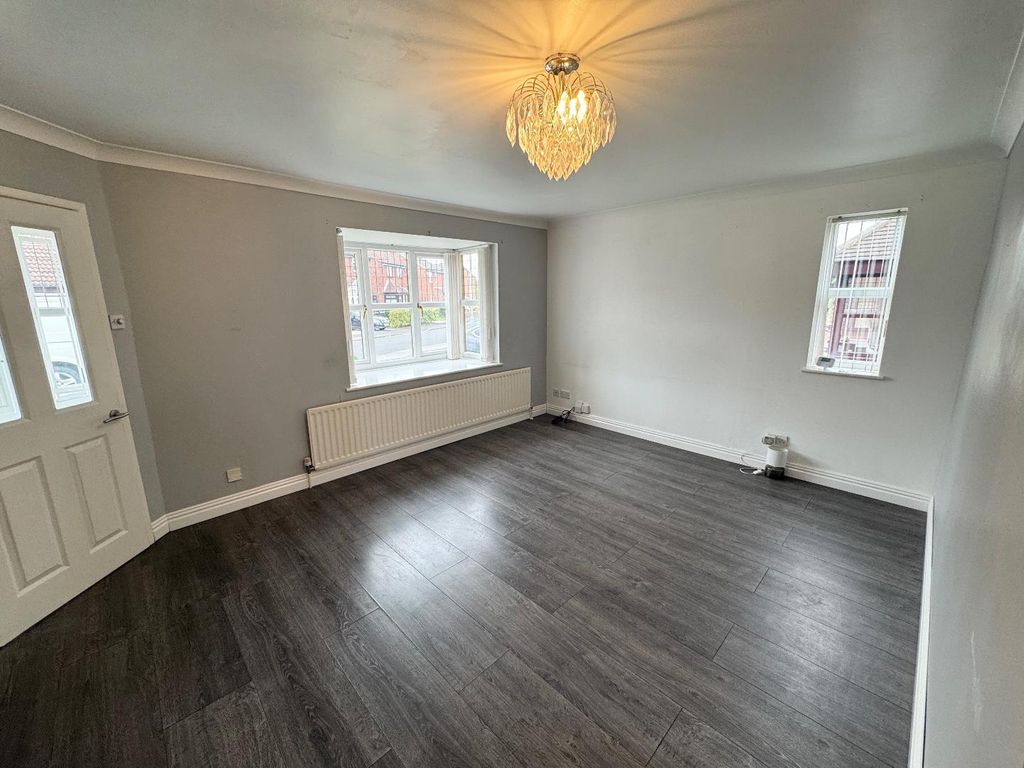 Property photo 2 of 11 Lounge