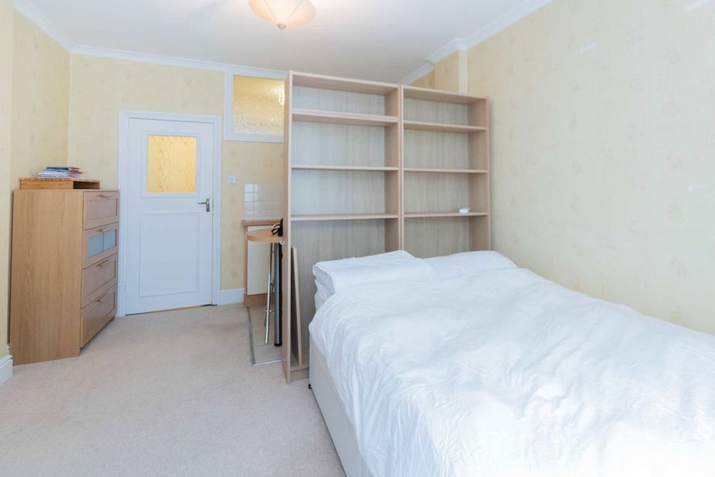 Property photo 3 of 3