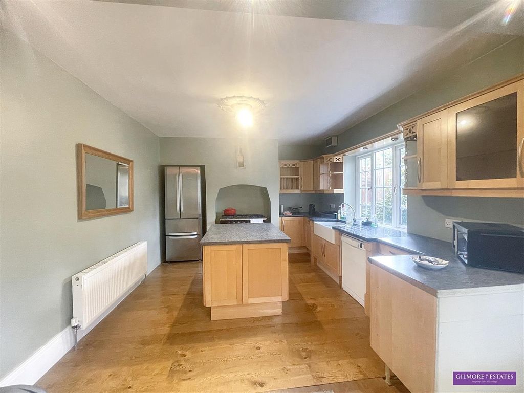 Property photo 2 of 25 Dining Kitchen