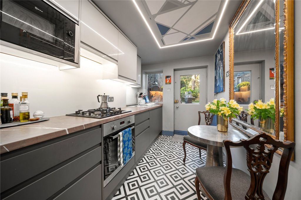 Property photo 2 of 11 Kitchen