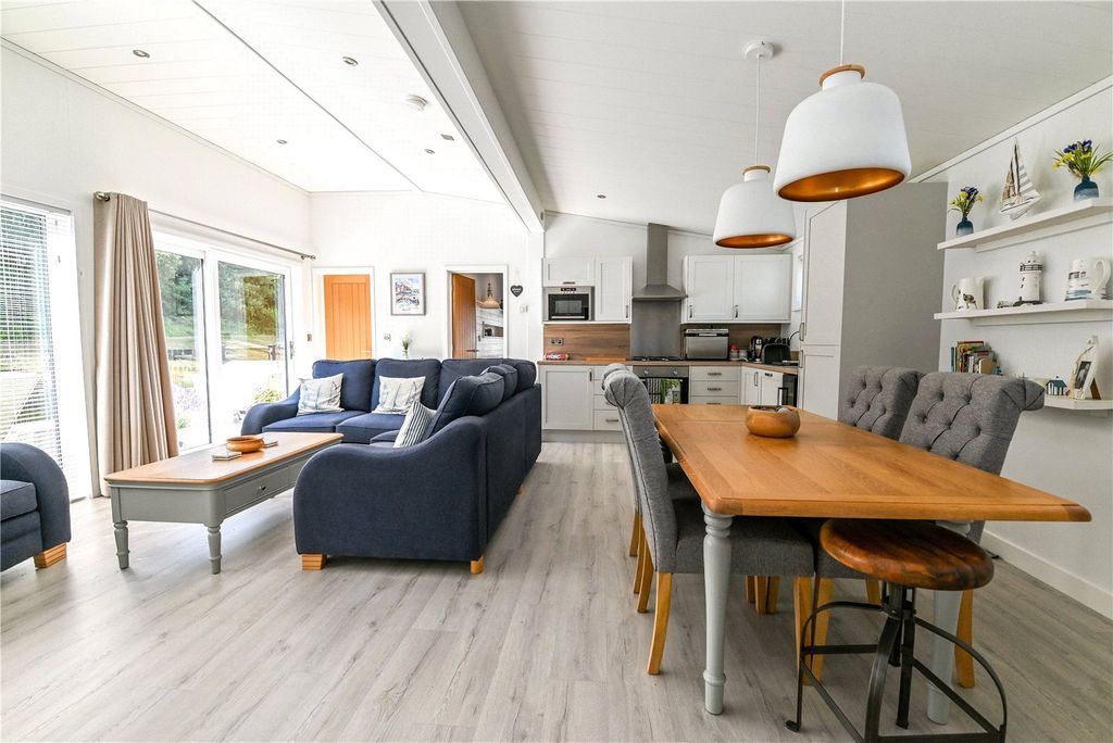 Property photo 3 of 18 Picture No. 13