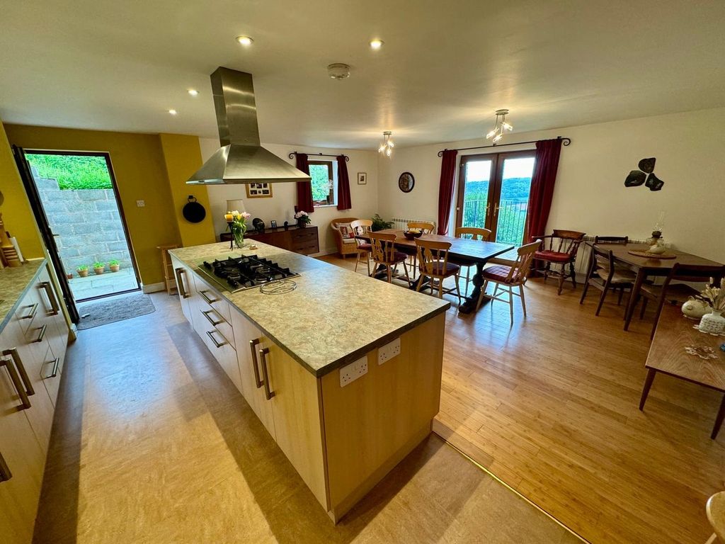 Property photo 3 of 37