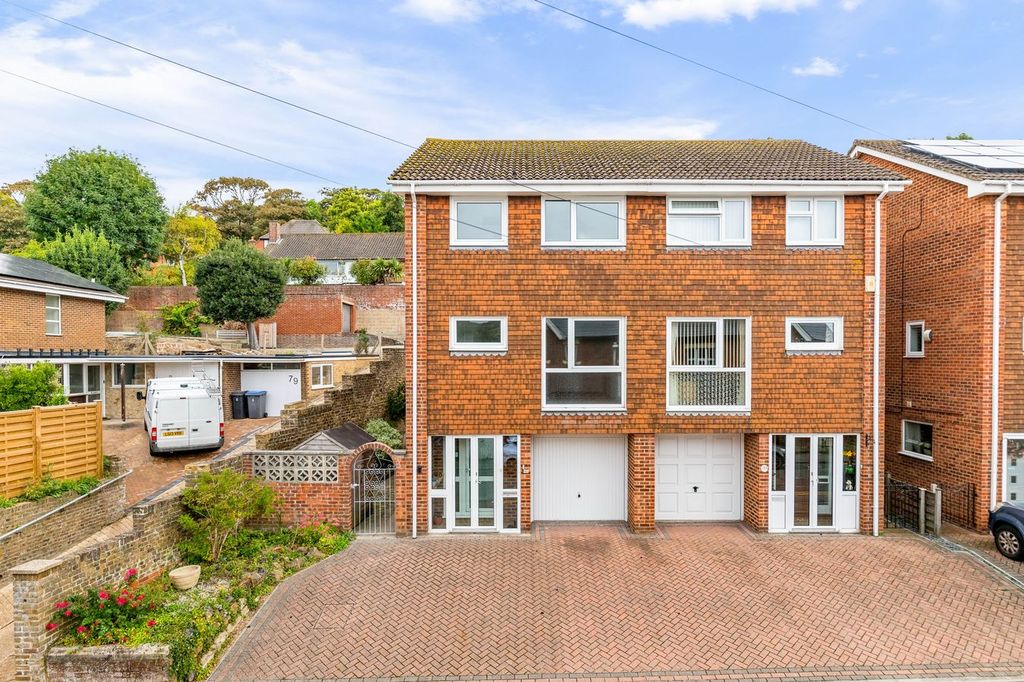 Property photo 1 of 23