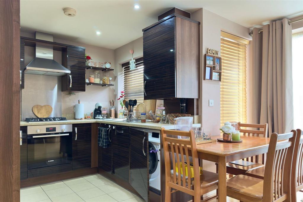 Property photo 3 of 8 10 Skyline Mews (3).Jpeg