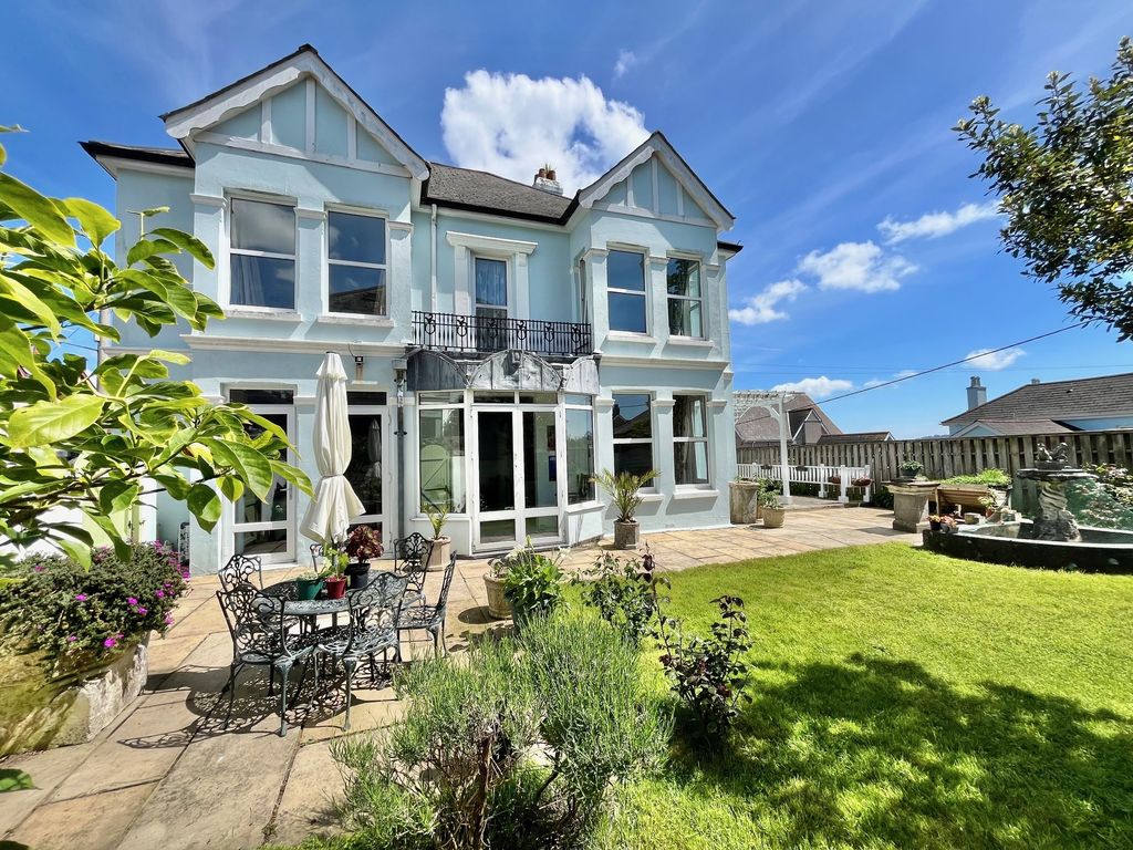 Property photo 1 of 33