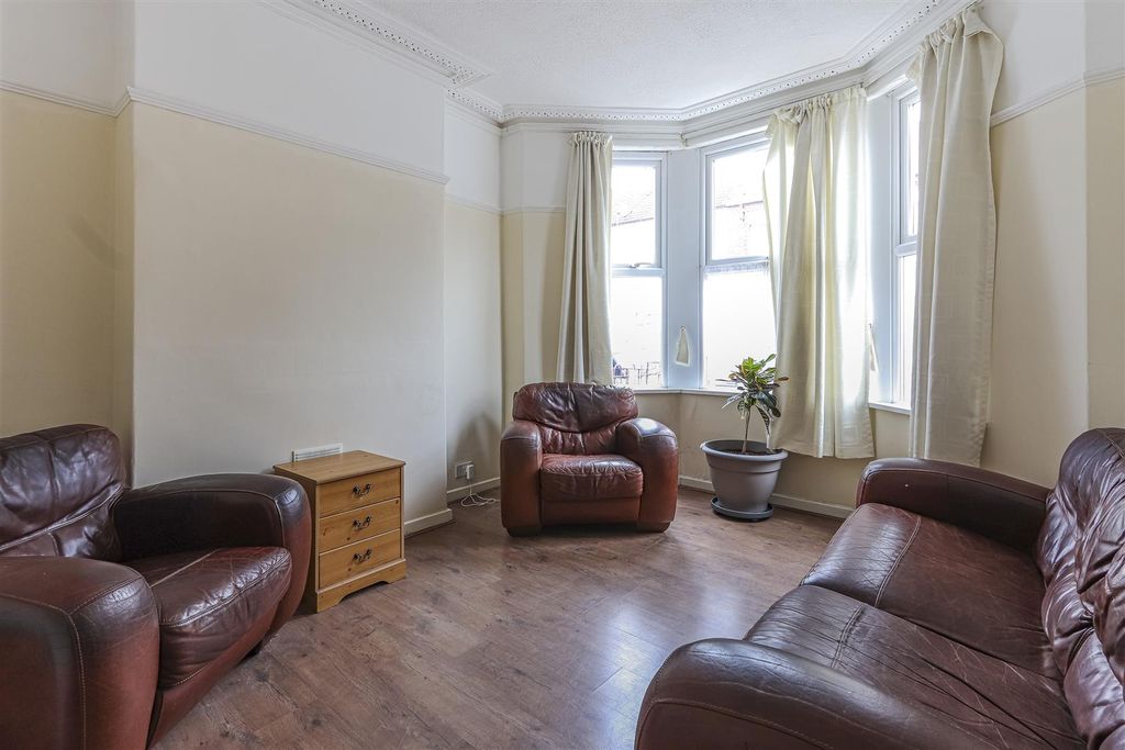 Property photo 2 of 15 Talworth Street 38-2.Jpg