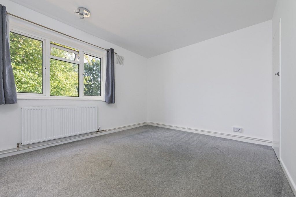 Property photo 3 of 25