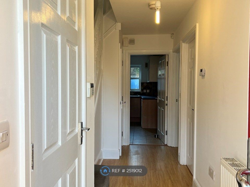 Property photo 2 of 22 Entrance Hallway