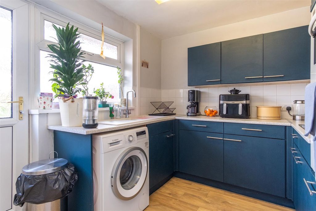 Property photo 3 of 20 Kitchen