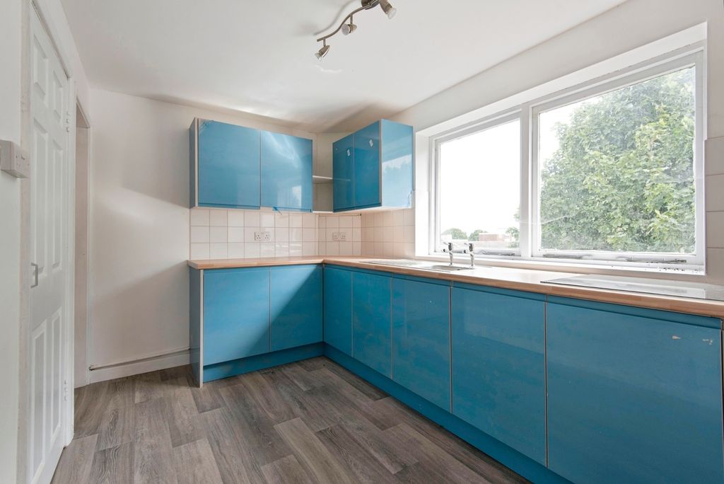 Property photo 3 of 17 Kitchen