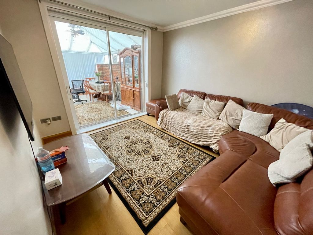 Property photo 3 of 10 4779743