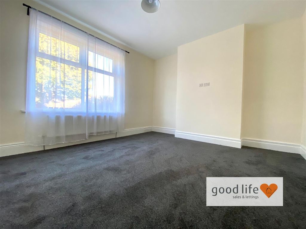 Property photo 2 of 13 20250924_141105877_Ios7York.Jpg