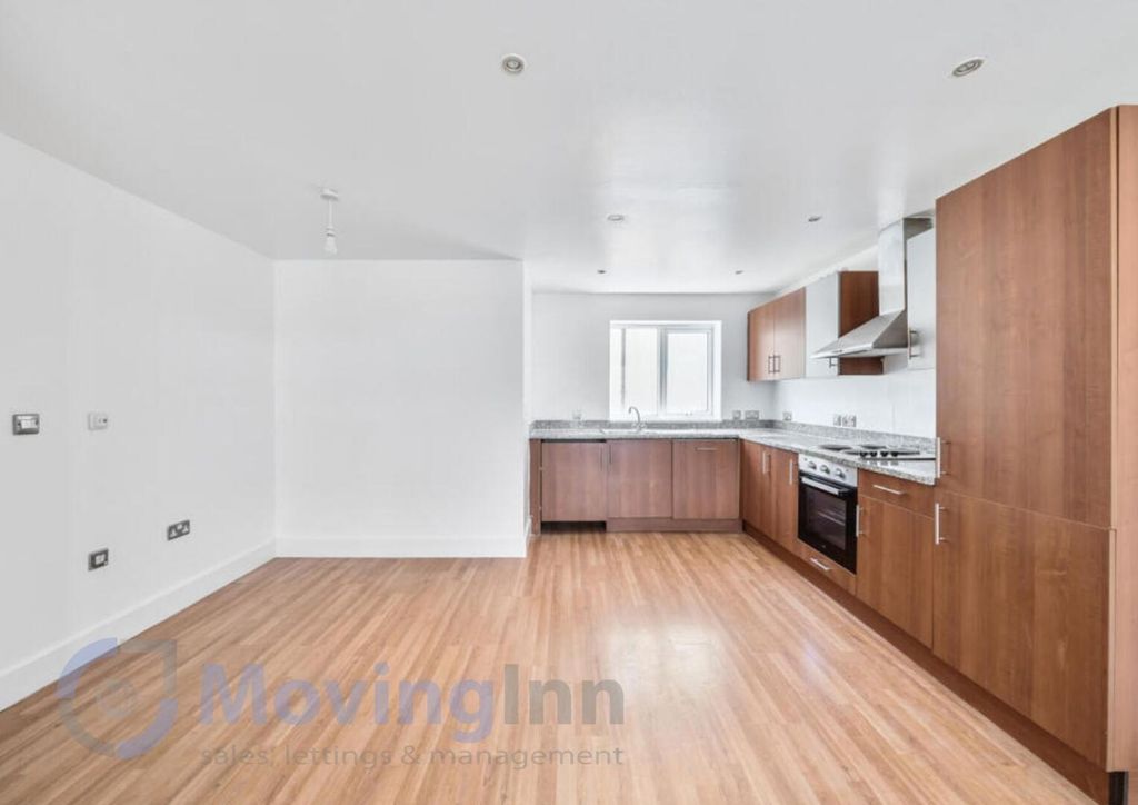 Property photo 3 of 9 Kitchen