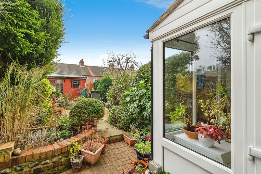 Property photo 2 of 17