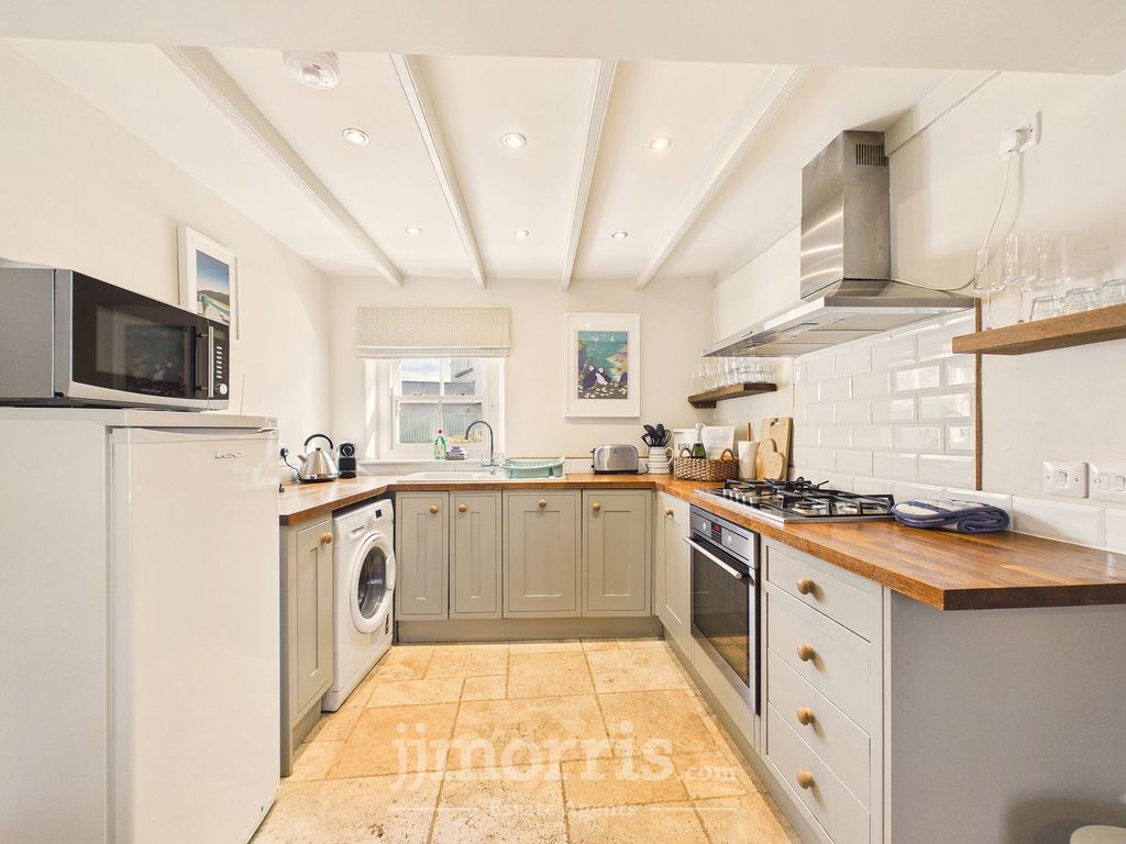 Property photo 3 of 33