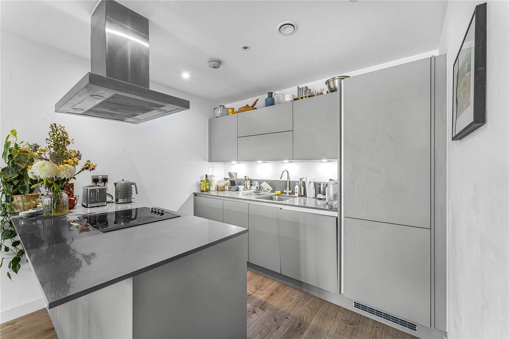 Property photo 2 of 17 Kitchen