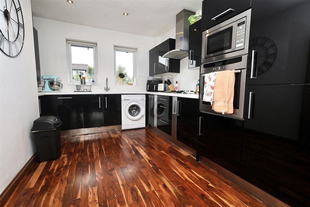 Property photo 2 of 8 19D427Ed-372D-4112-9Edd-6607Bd6Ed546_1_201_A.Jpeg