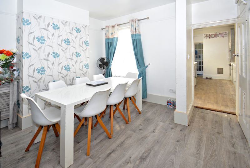 Property photo 3 of 10 Photo 5