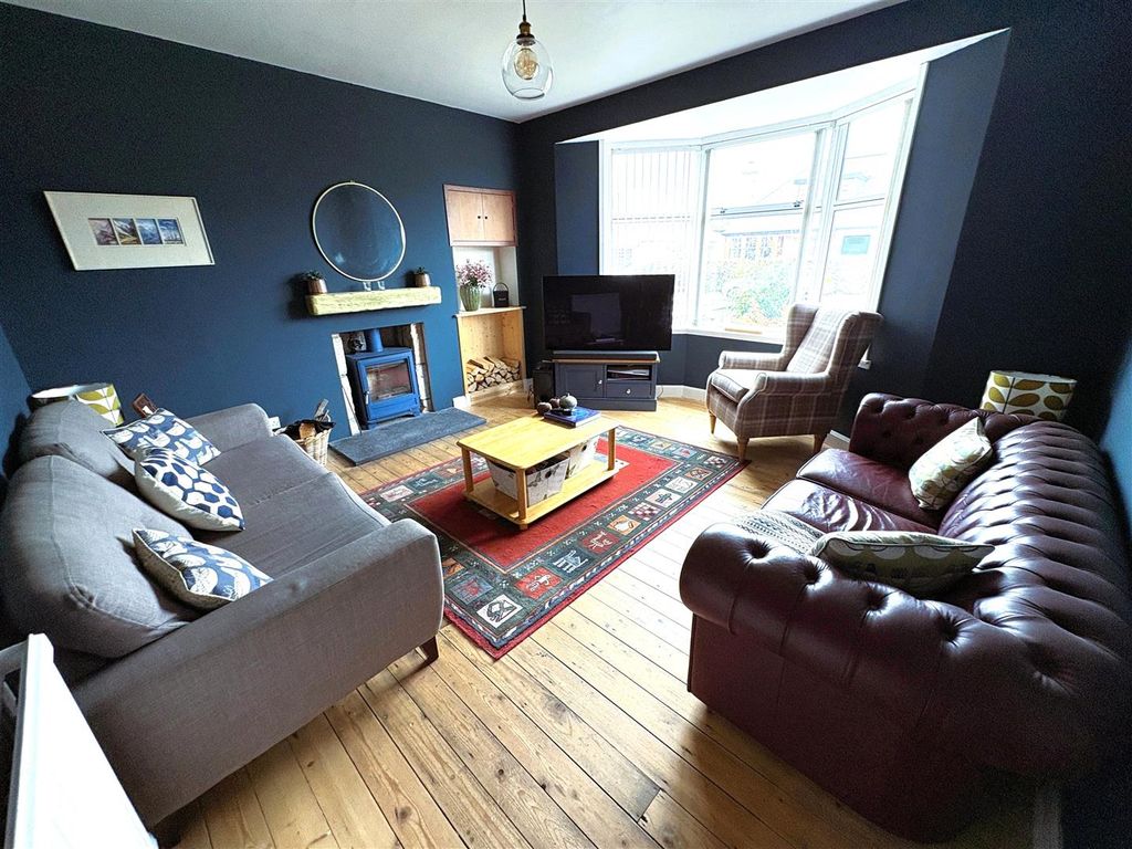 Property photo 2 of 27 Lounge