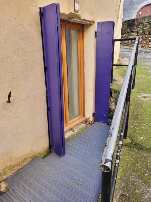 Property photo 3 of 12