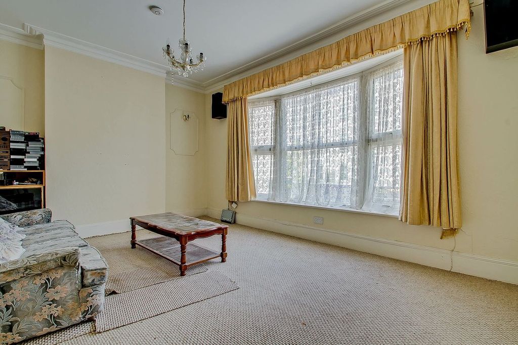 Property photo 2 of 5