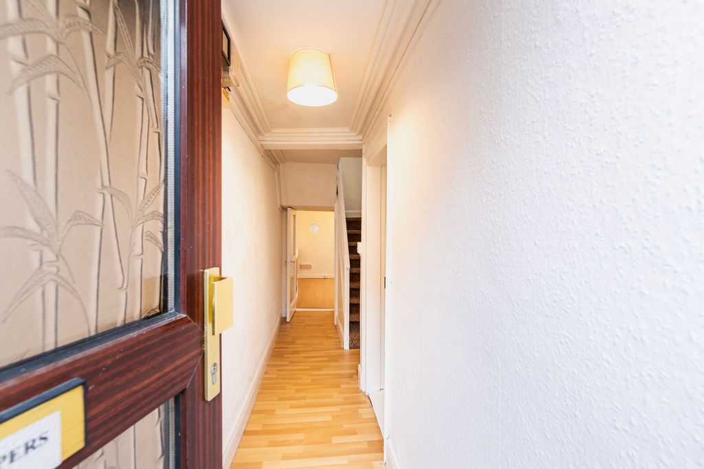 Property photo 2 of 31