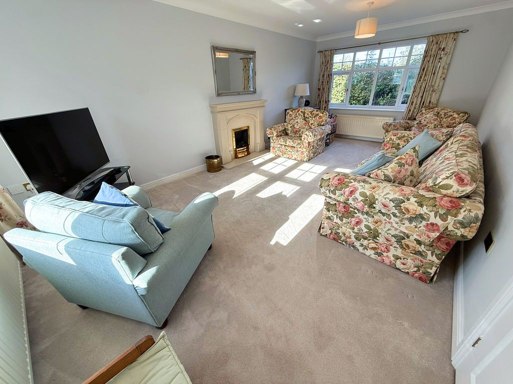 Property photo 3 of 20 Living Room