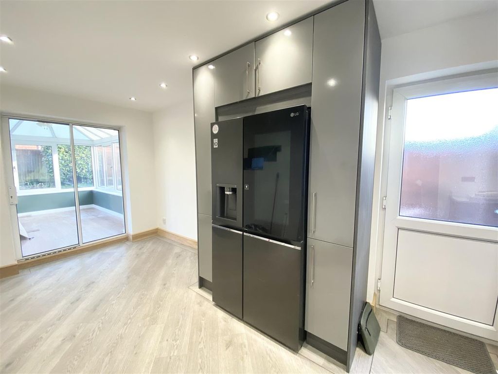 Property photo 3 of 14 81F1513D-F70A-45C0-Abfc-Cfe00849E32C.Jpeg