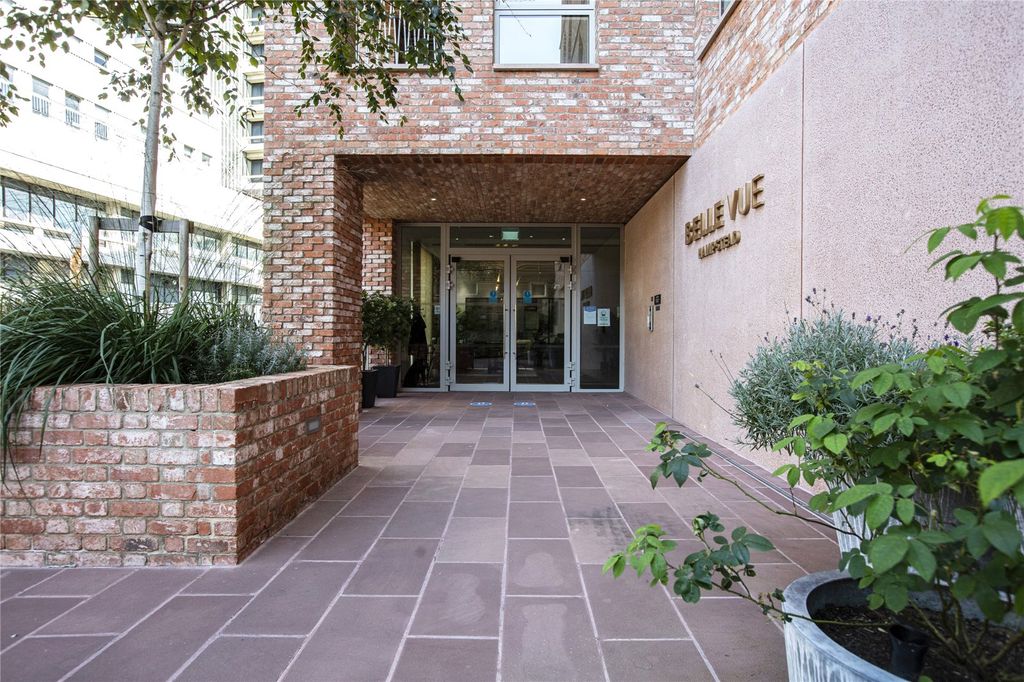 Property photo 2 of 22 Picture No. 21