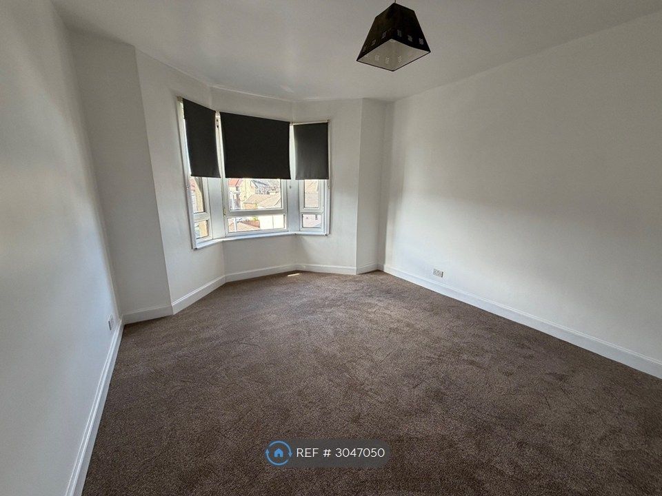 Property photo 1 of 11 Living Room