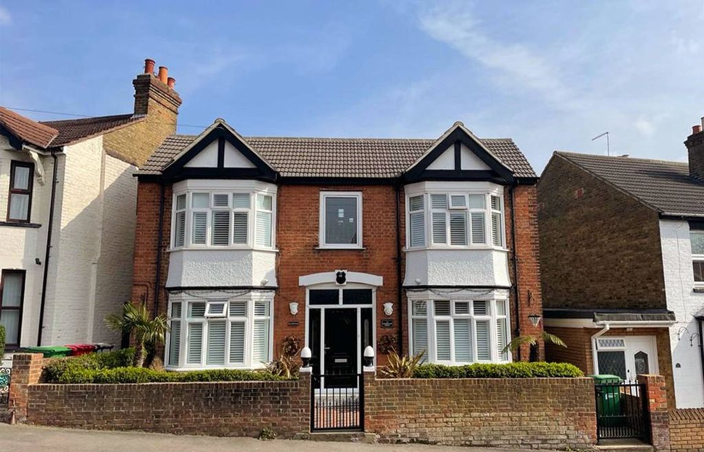 Property photo 1 of 20