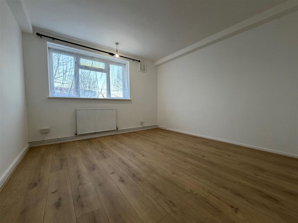 Property photo 2 of 12 Main Bedroom.Jpg