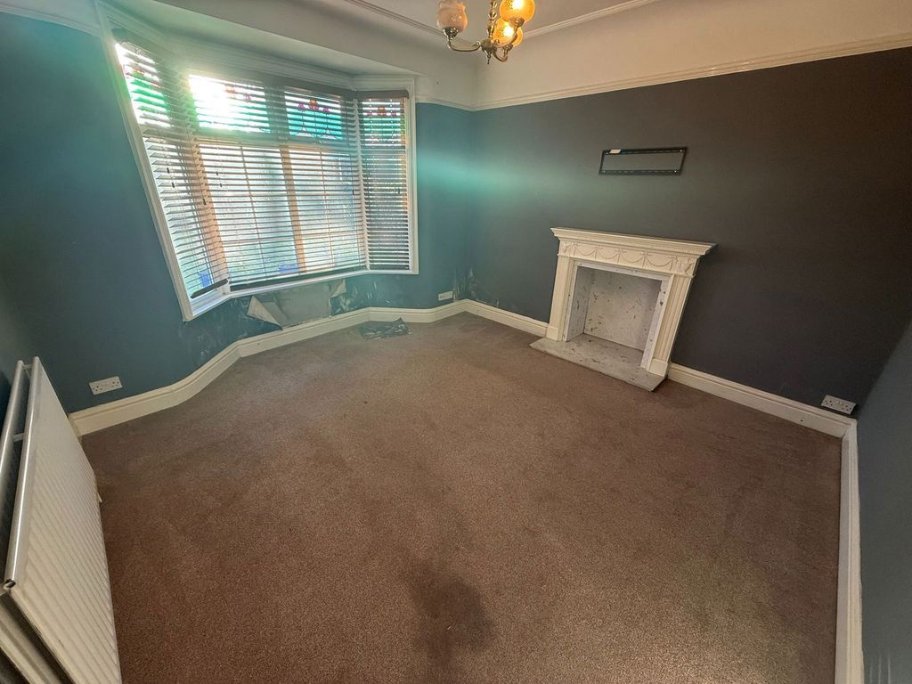 Property photo 2 of 40