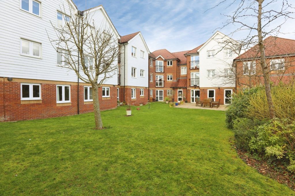 Property photo 2 of 21