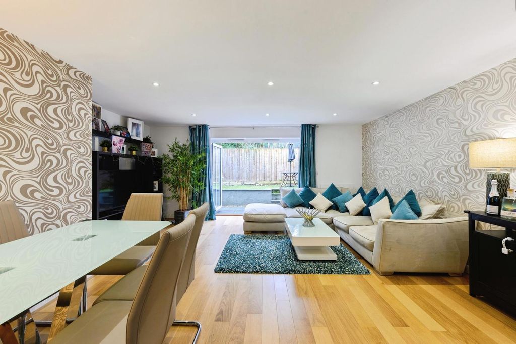 Property photo 2 of 17 Pbox-Img.Jpg