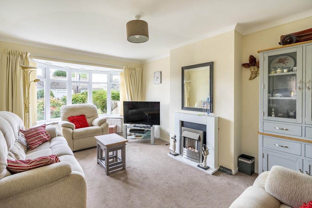 Property photo 2 of 20 Living Room