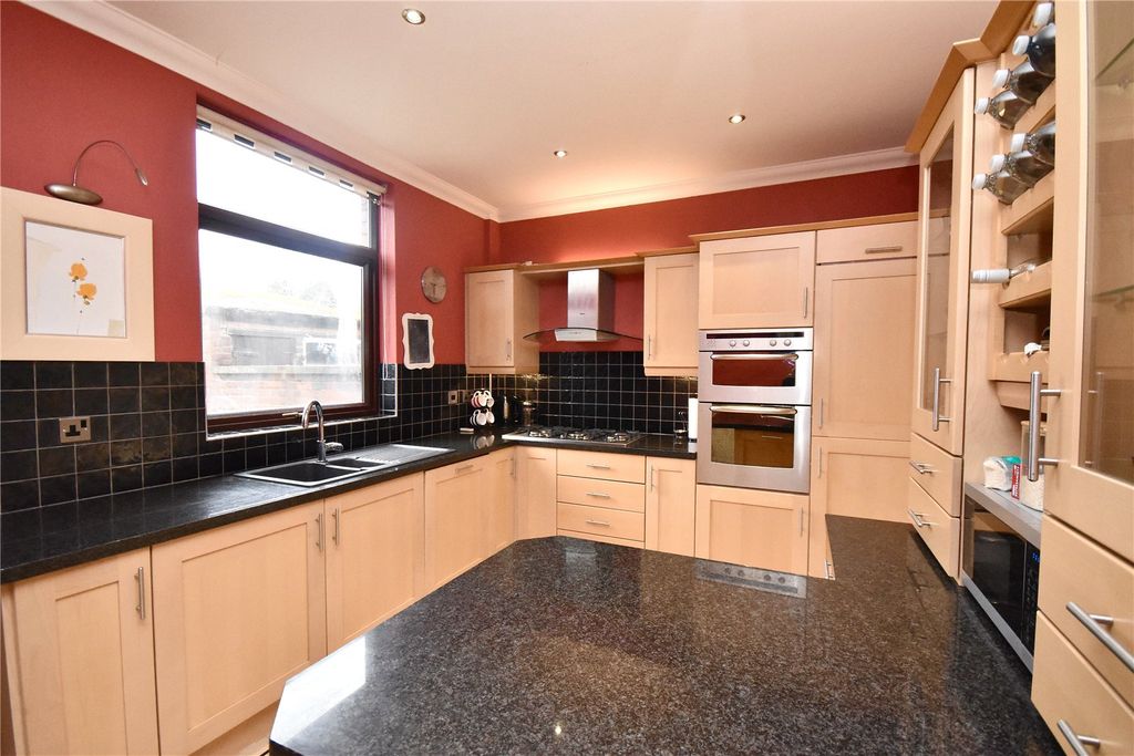 Property photo 2 of 16 Kitchen Diner