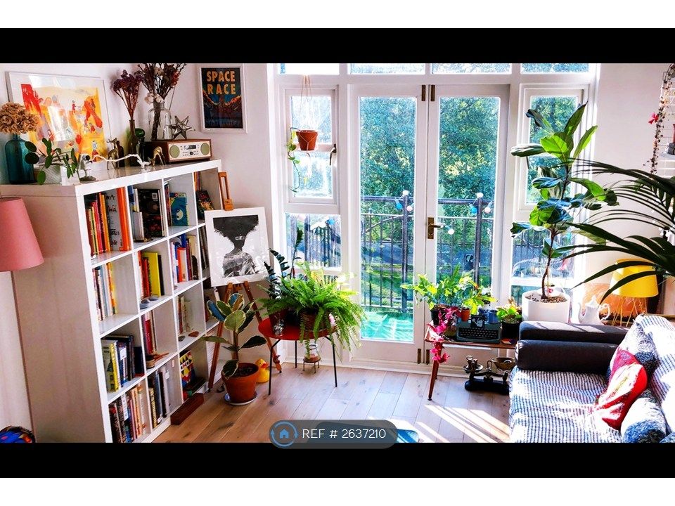 Property photo 1 of 14 Living Room