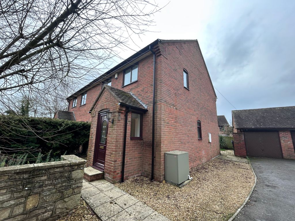 Property photo 2 of 11 Front