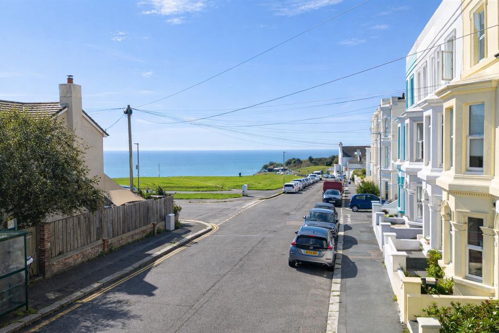 Property photo 2 of 14 De88c295-5A49-433E-B8B8-d8554F027A8c.Png