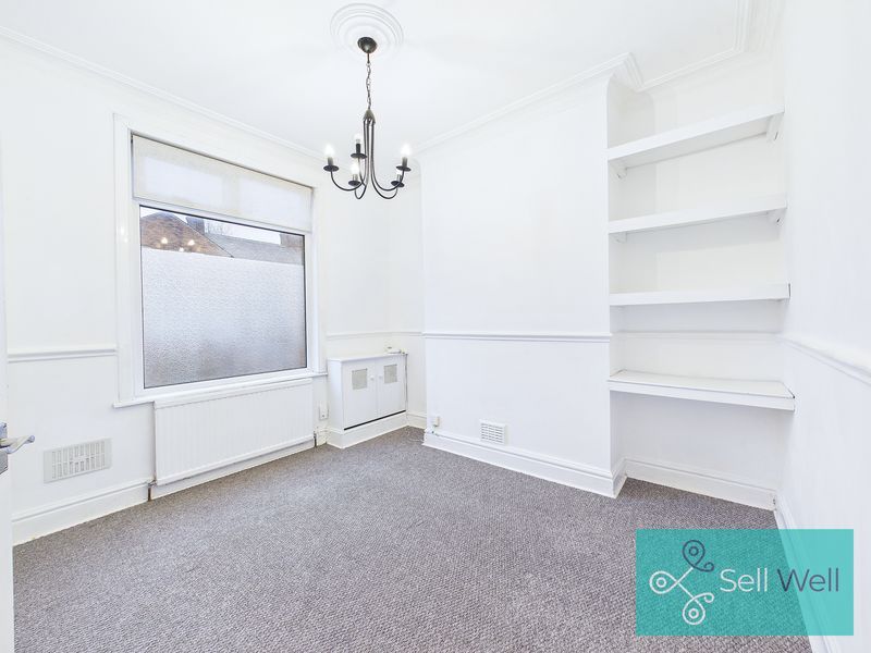 Property photo 3 of 17 Lounge