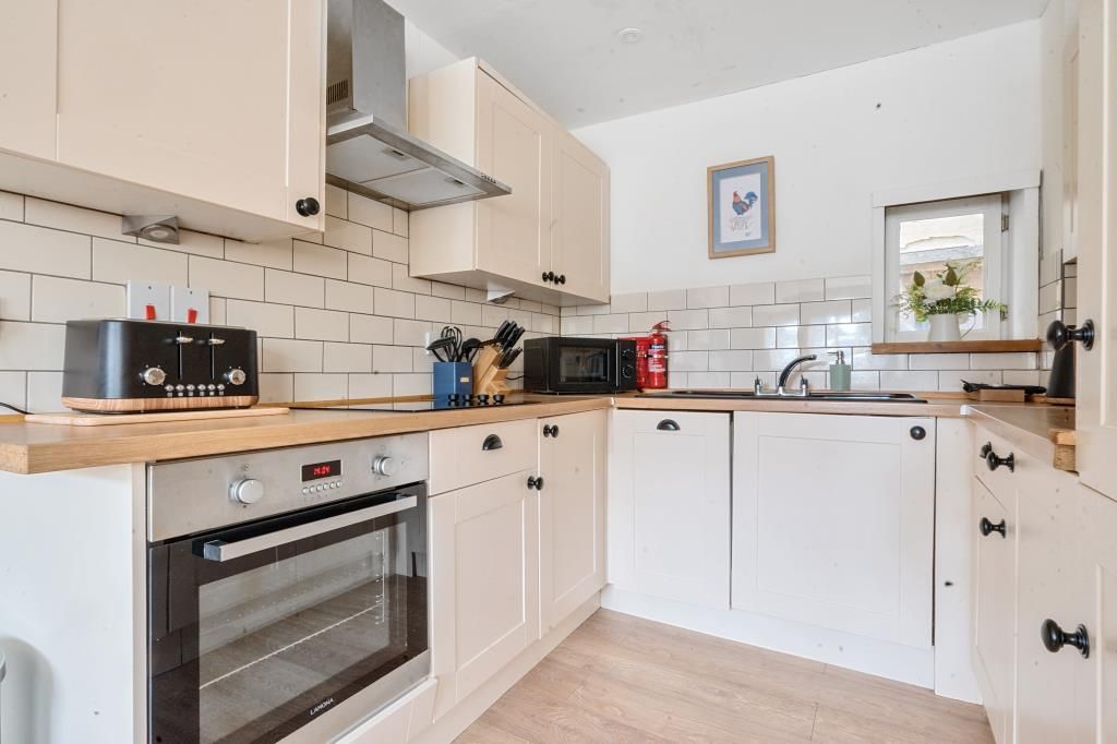 Property photo 3 of 20 Kitchen