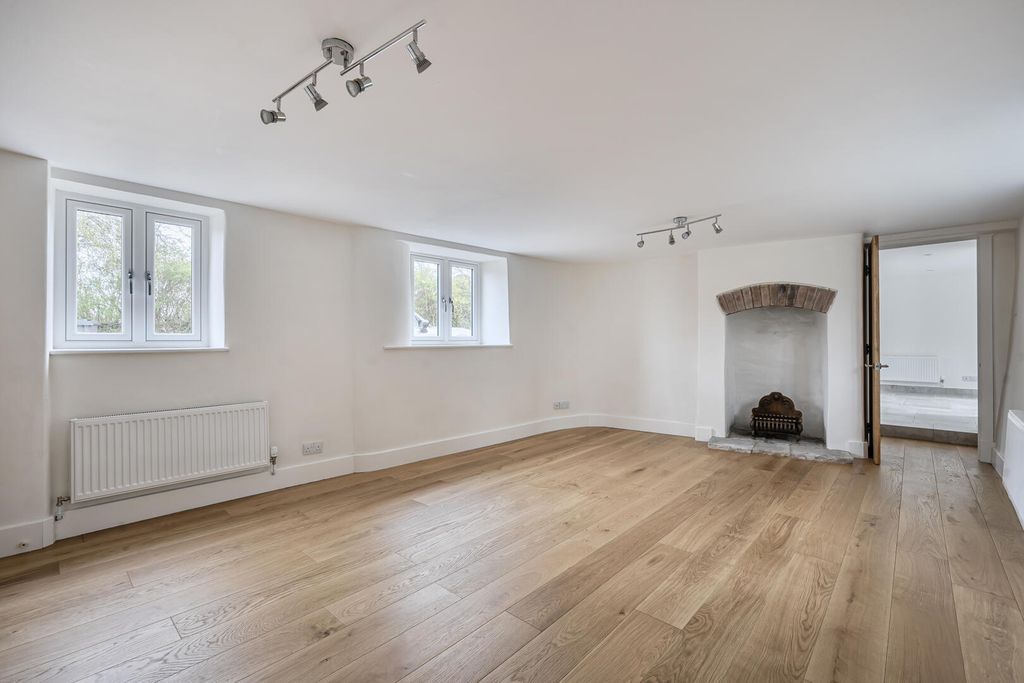 Property photo 3 of 28 Living Room