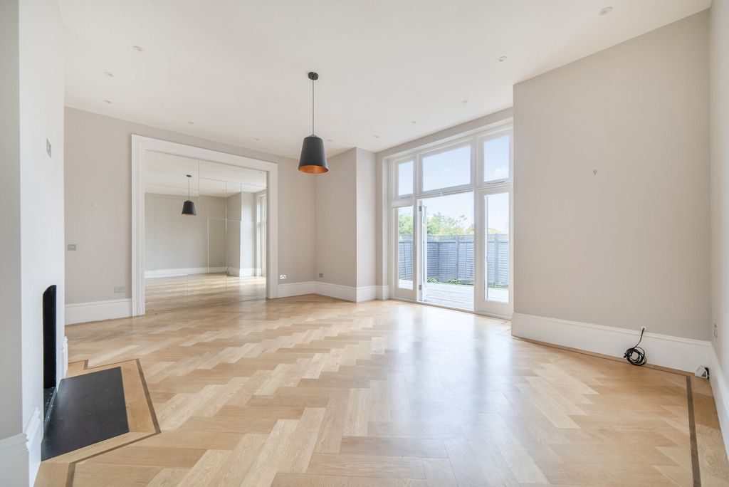 Property photo 2 of 16 1370346-16-68F22E...