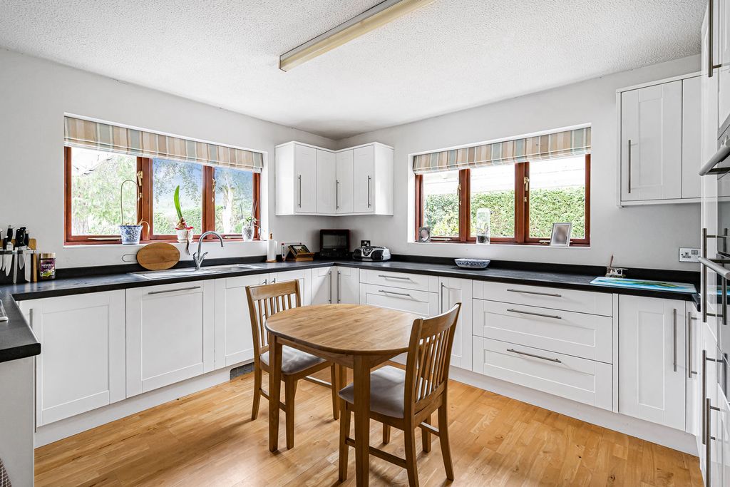 Property photo 3 of 20 32_91352
