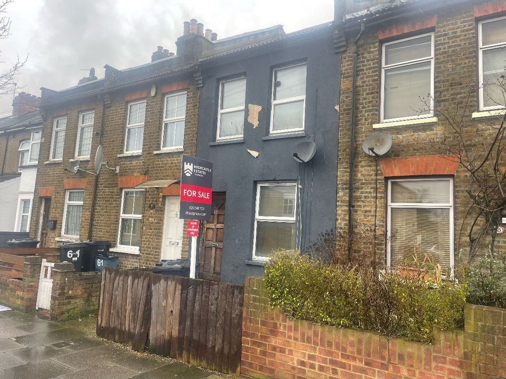 Property photo 1 of 2