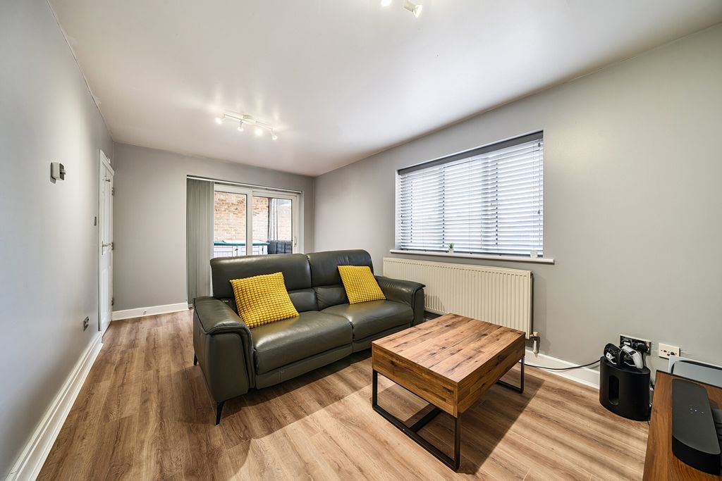 Property photo 3 of 12 1422617-6-69Aec57...