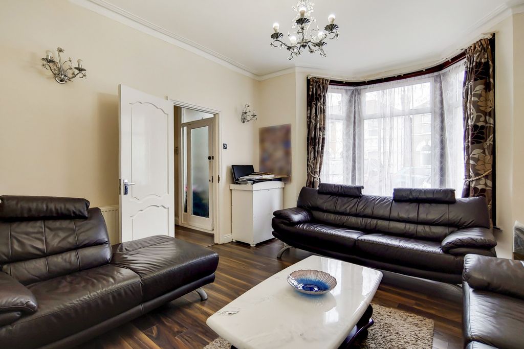 Property photo 3 of 18