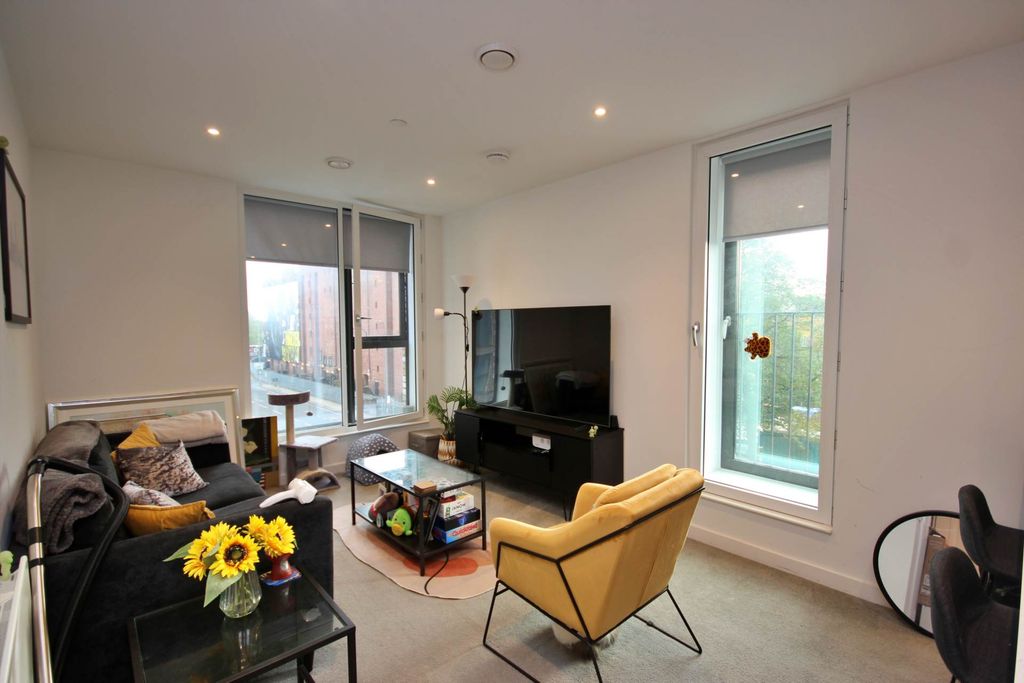 Property photo 2 of 8